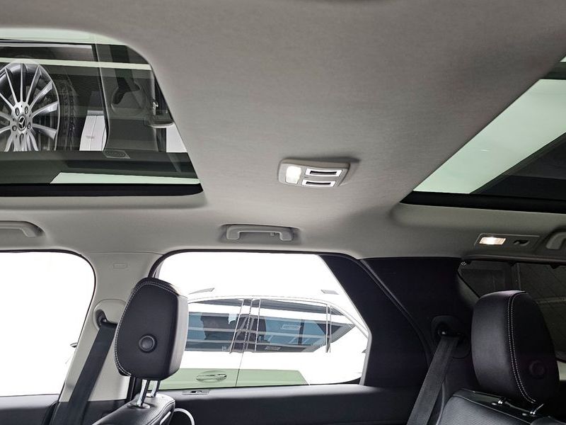 2022 Land Rover Discovery D250 S photo 19