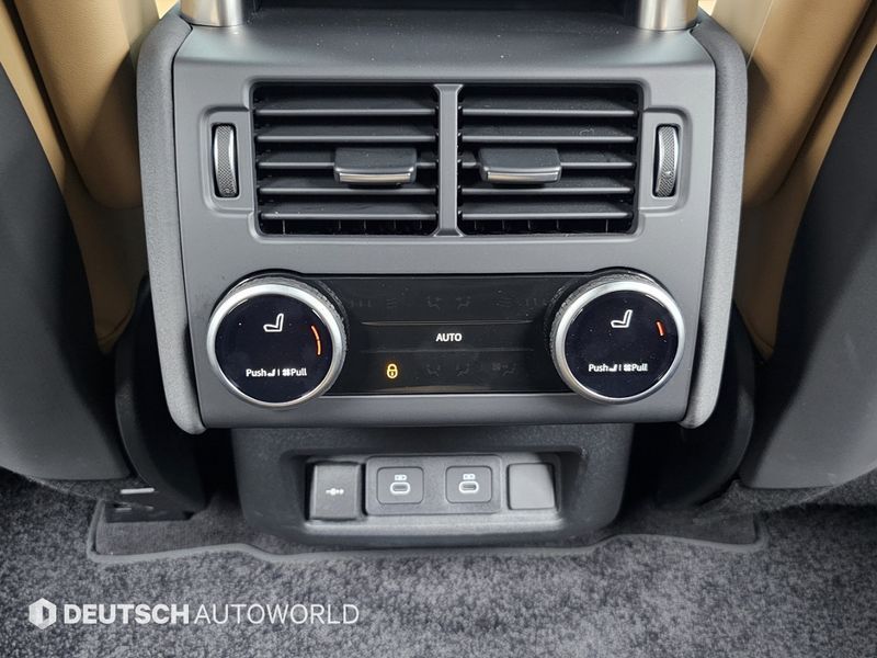2025 Land Rover Discovery D350 Dynamic HSE photo 16
