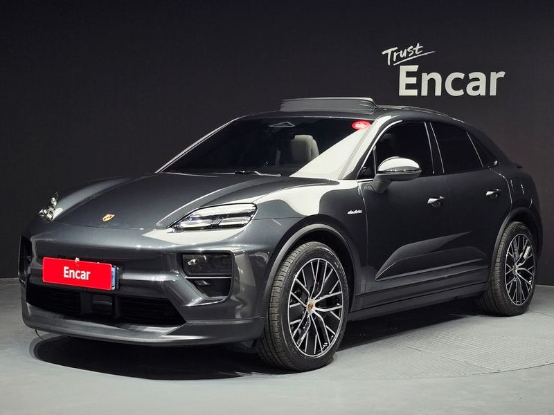 2025 Porsche Macan 4S photo 1