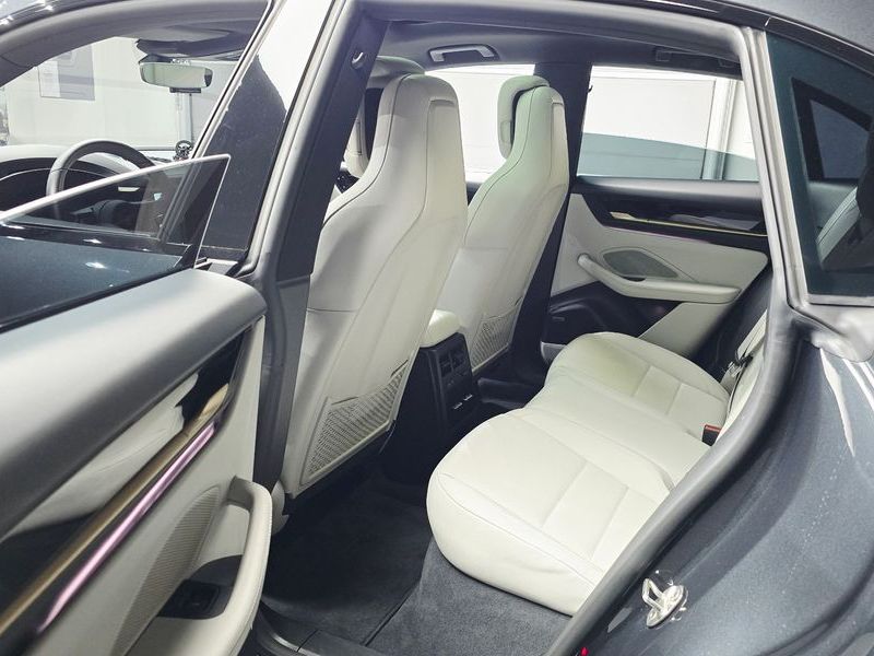 2025 Porsche Macan 4S photo 11