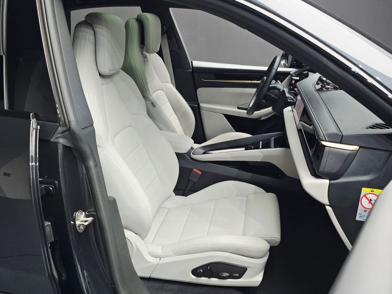 2025 Porsche Macan 4S photo 12