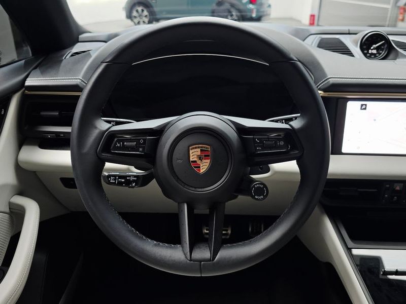 2025 Porsche Macan 4S photo 13