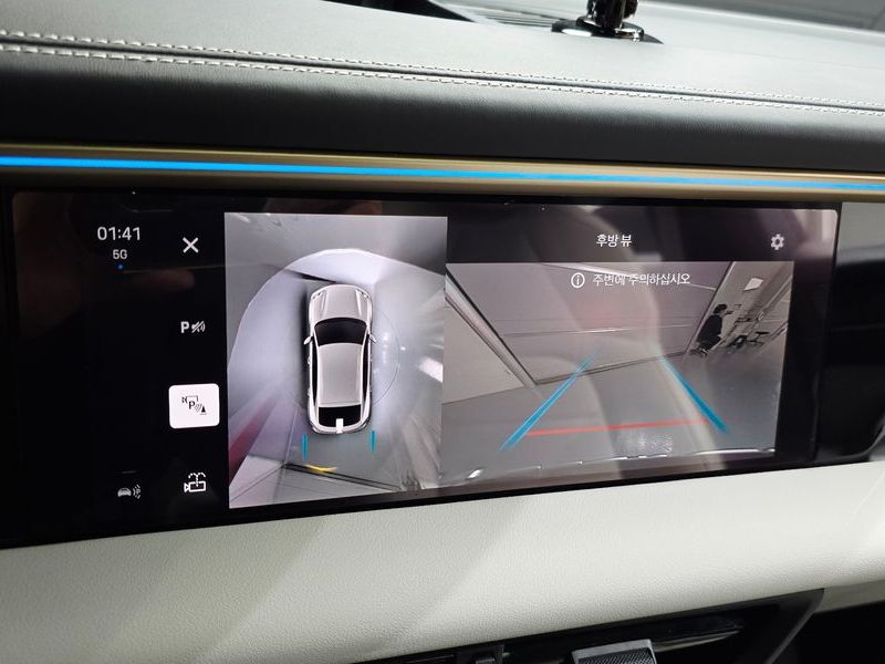 2025 Porsche Macan 4S photo 17