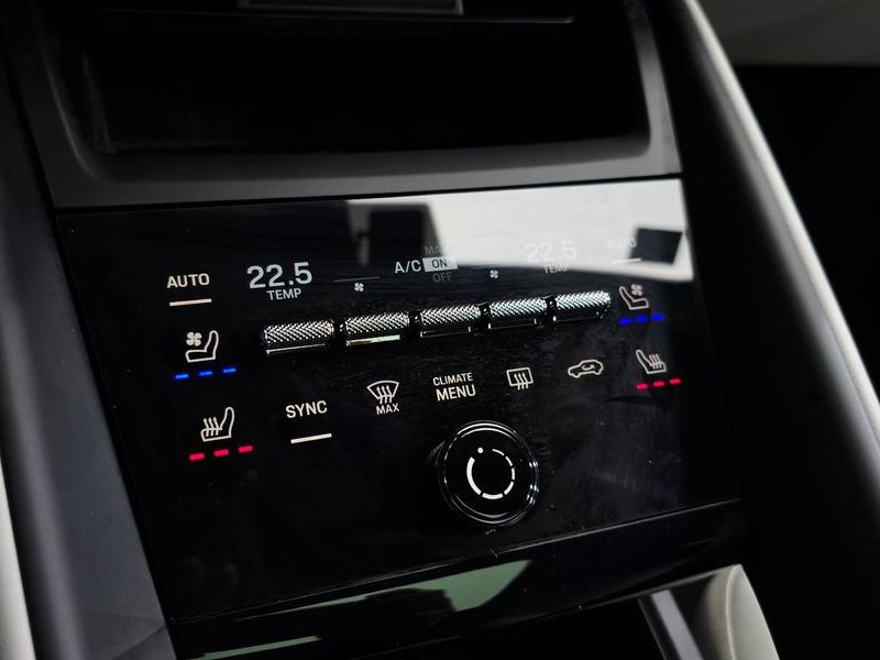 2025 Porsche Macan 4S photo 18