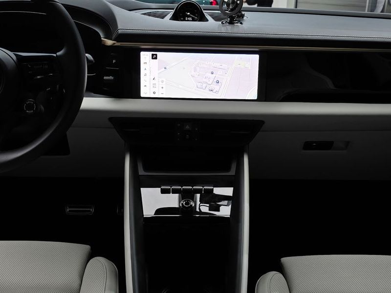 2025 Porsche Macan 4S photo 20