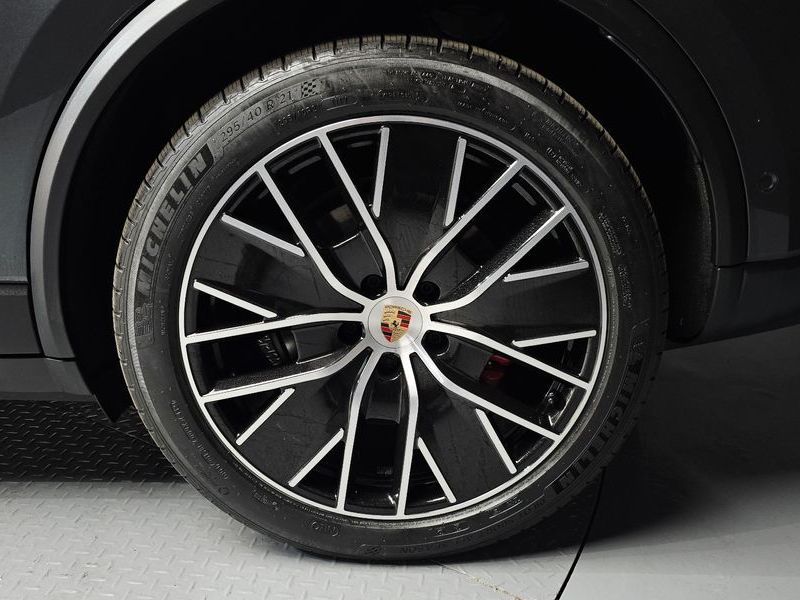 2025 Porsche Macan 4S photo 21