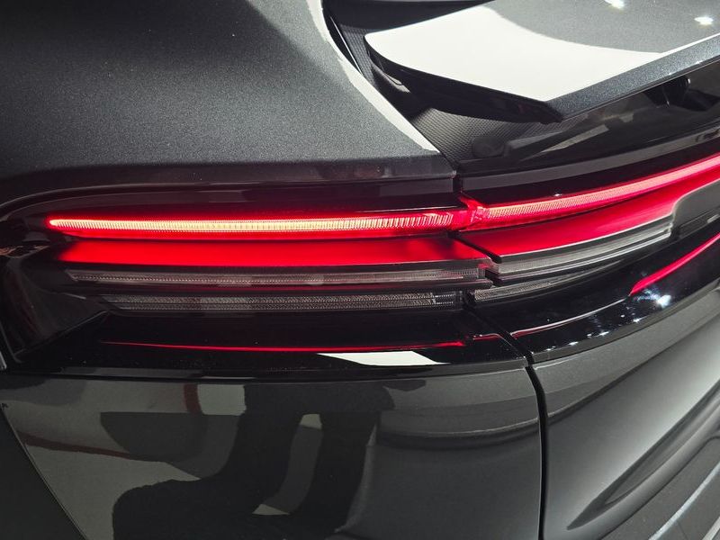 2025 Porsche Macan 4S photo 23