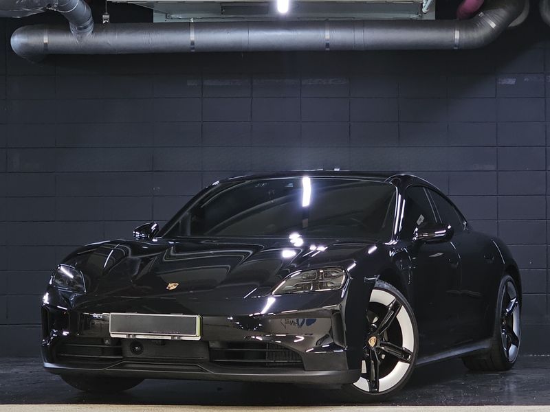 2025 Porsche Taycan 4S photo 1