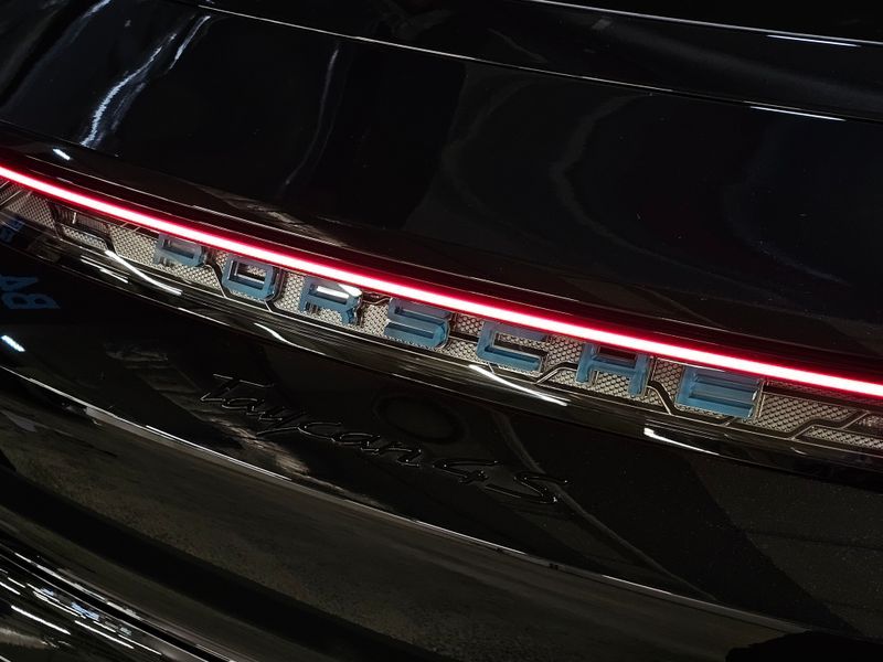 2025 Porsche Taycan 4S photo 7