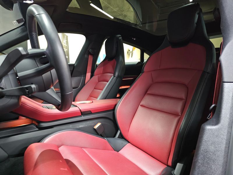2025 Porsche Taycan 4S photo 11