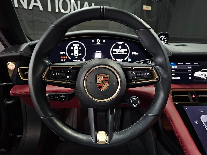 2025 Porsche Taycan 4S photo 13