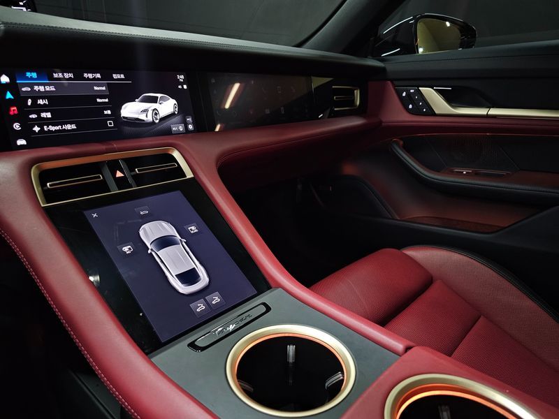 2025 Porsche Taycan 4S photo 14