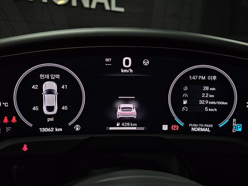 2025 Porsche Taycan 4S photo 16