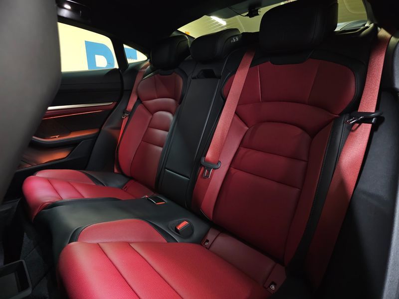 2025 Porsche Taycan 4S photo 20