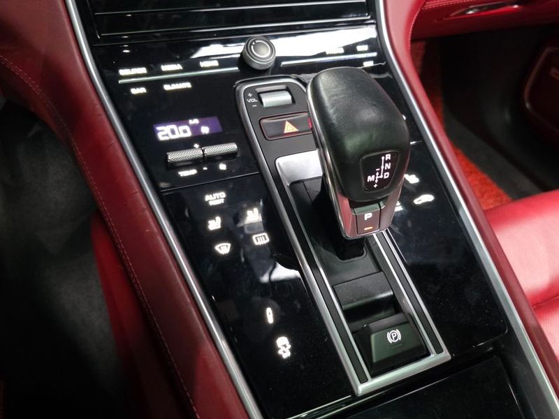 2018 Porsche Panamera 3.0 AWD photo 9