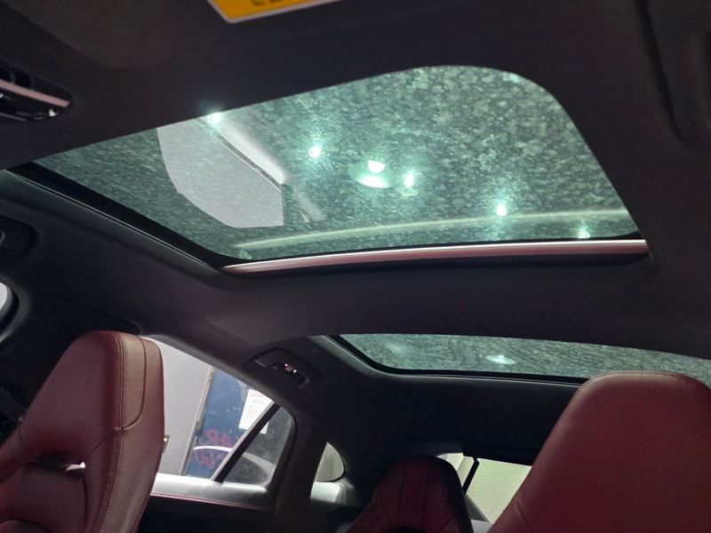 2018 Porsche Panamera 3.0 AWD photo 18