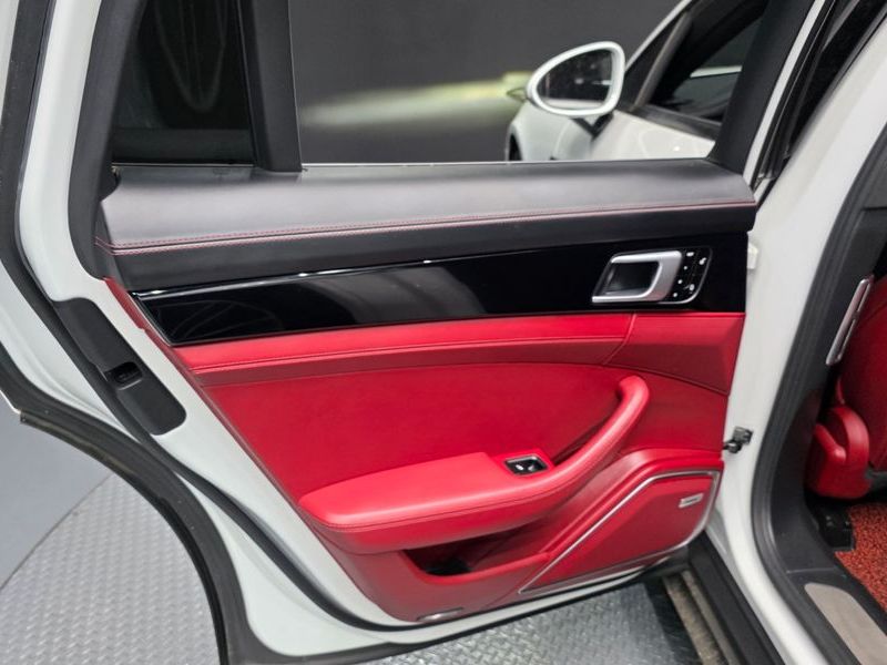 2018 Porsche Panamera 3.0 AWD photo 25