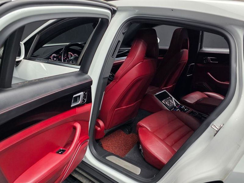 2018 Porsche Panamera 3.0 AWD photo 26