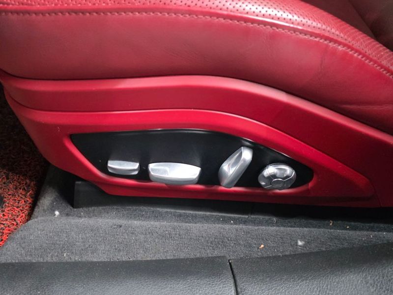 2018 Porsche Panamera 3.0 AWD photo 27