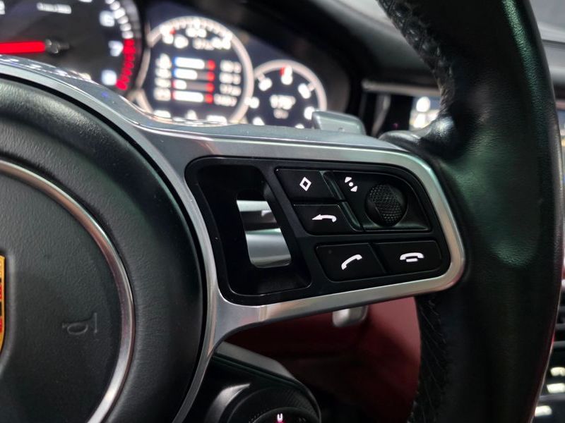 2018 Porsche Panamera 3.0 AWD photo 30