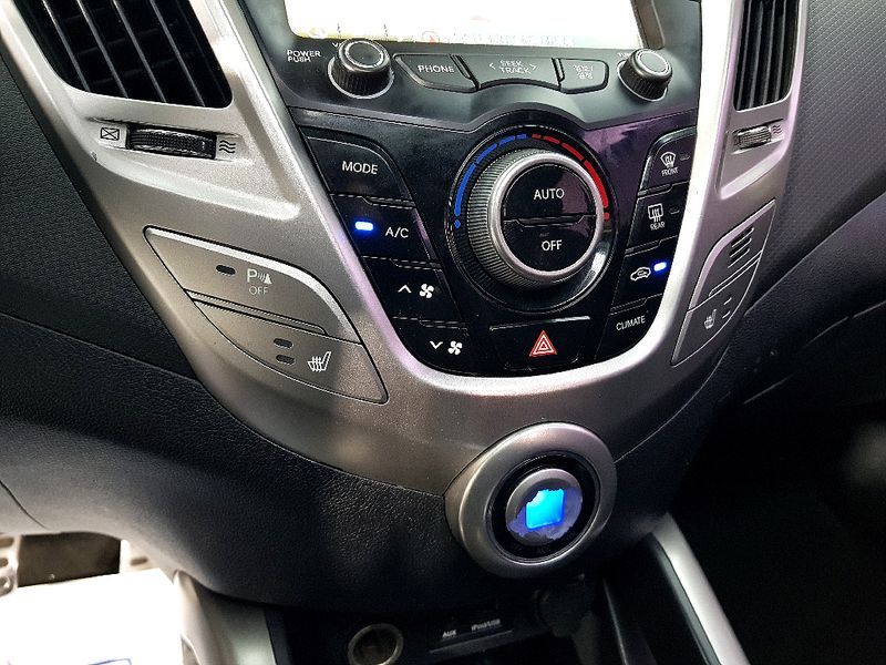 2012 Hyundai Veloster Extreme photo 12