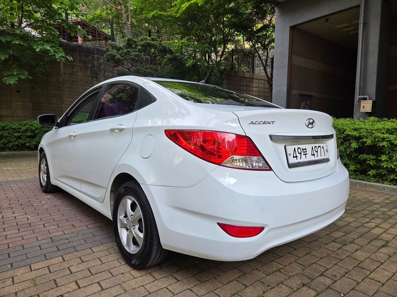 2012 Hyundai Accent Diesel 1.6 VGT Premier photo 9