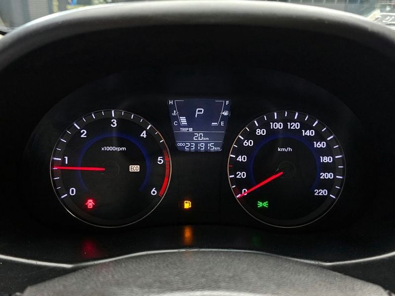2012 Hyundai Accent Diesel 1.6 VGT Premier photo 8