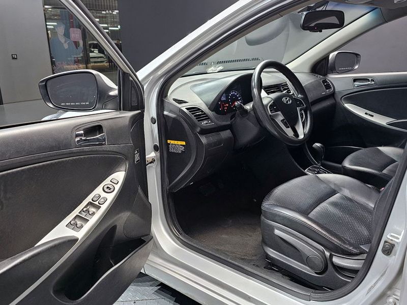 2012 Hyundai Accent Diesel 1.6 VGT Premier photo 11