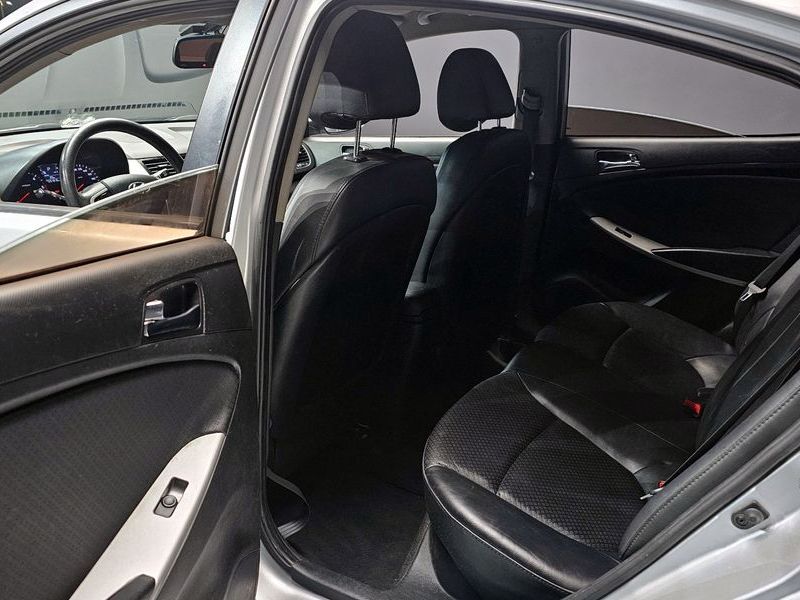 2012 Hyundai Accent Diesel 1.6 VGT Premier photo 12