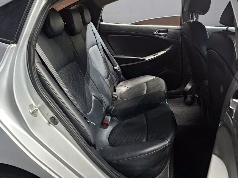 2012 Hyundai Accent Diesel 1.6 VGT Premier photo 13