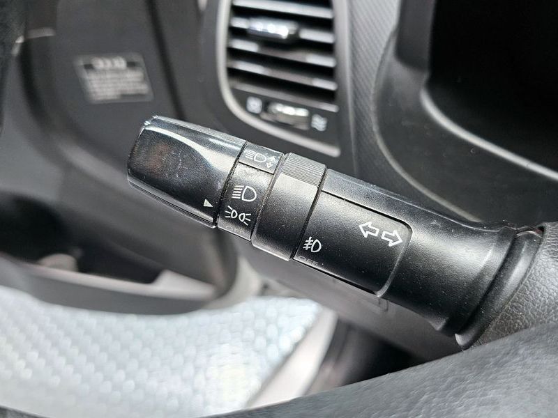2012 Hyundai Accent Diesel 1.6 VGT Premier photo 17