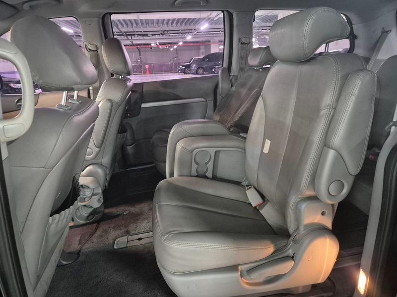 2012 Kia Carnival Grand GLX Premium photo 10