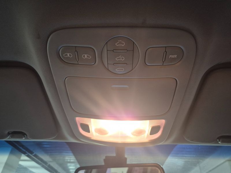 2012 Kia Carnival Grand GLX Premium photo 16
