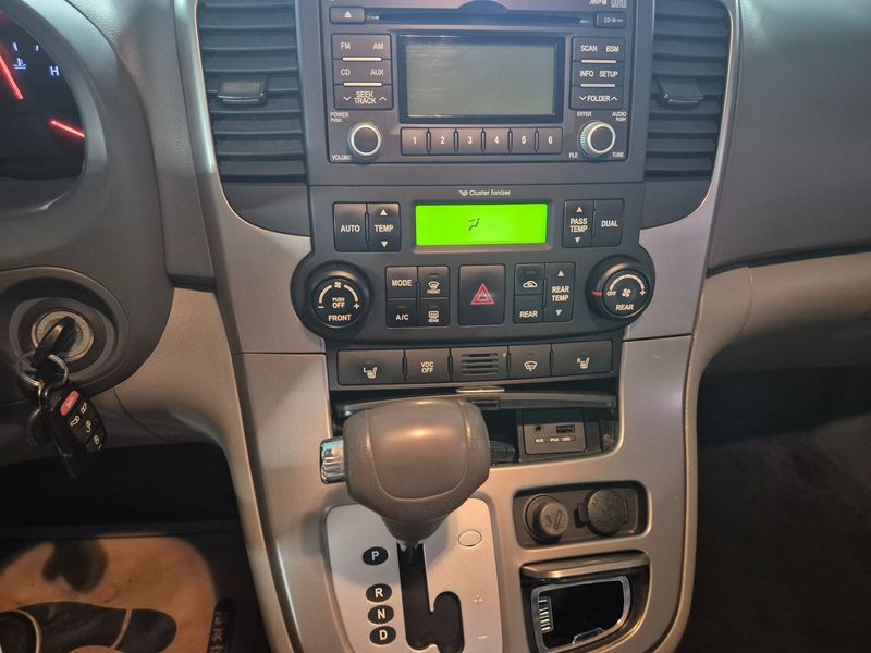 2012 Kia Carnival Grand GLX Premium photo 19