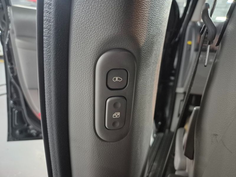 2012 Kia Carnival Grand GLX Premium photo 20