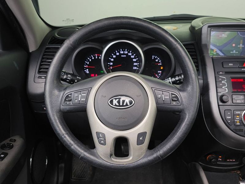 2012 Kia 쏘울 Diesel 1.6 Premium photo 13