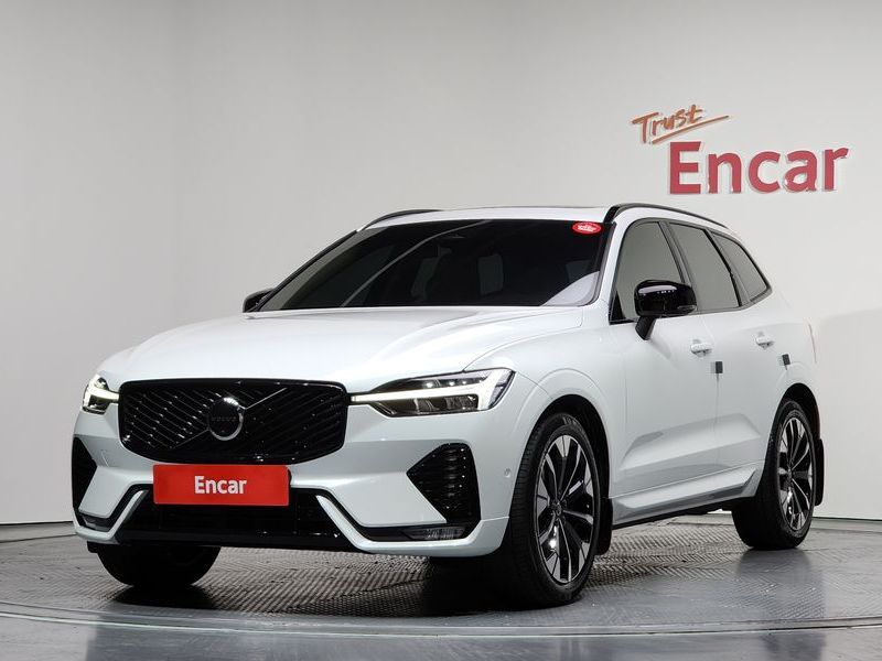 2026 Volvo XC60 B5 Ultra Dark Air Sus photo 1