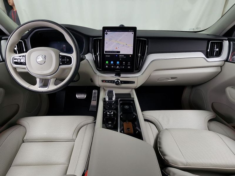 2026 Volvo XC60 B5 Ultra Dark Air Sus photo 7