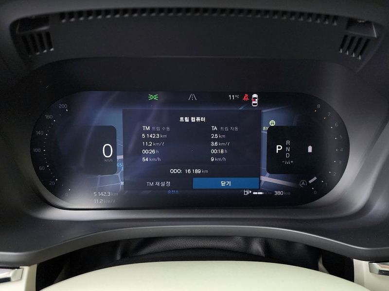 2026 Volvo XC60 B5 Ultra Dark Air Sus photo 8