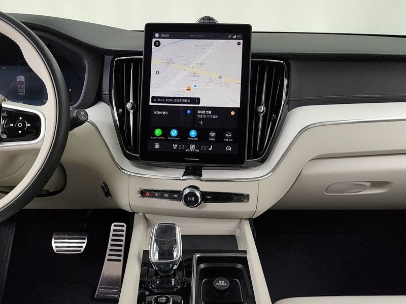 2026 Volvo XC60 B5 Ultra Dark Air Sus photo 14