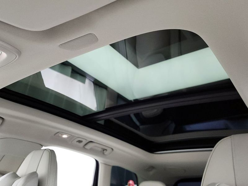 2026 Volvo XC60 B5 Ultra Dark Air Sus photo 18