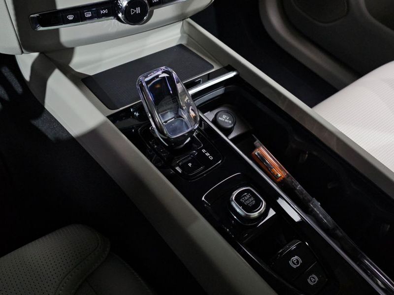 2026 Volvo XC60 B5 Ultra Bright Air Sus photo 9