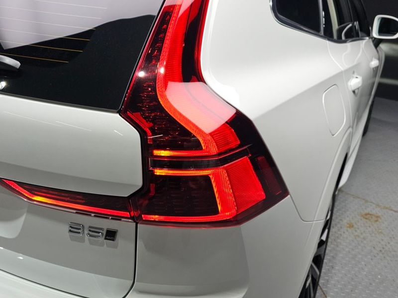 2026 Volvo XC60 B5 Ultra Bright Air Sus photo 23