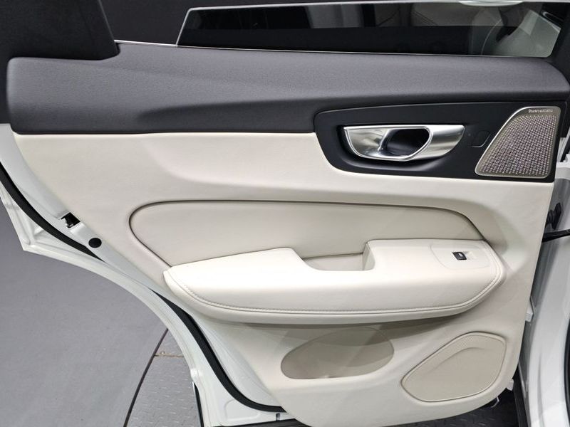 2026 Volvo XC60 B5 Ultra Bright Air Sus photo 25