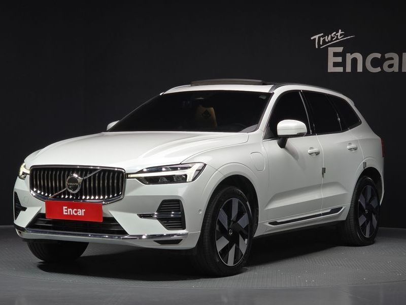 2025 Volvo XC60 T8 Ultra Bright photo 1
