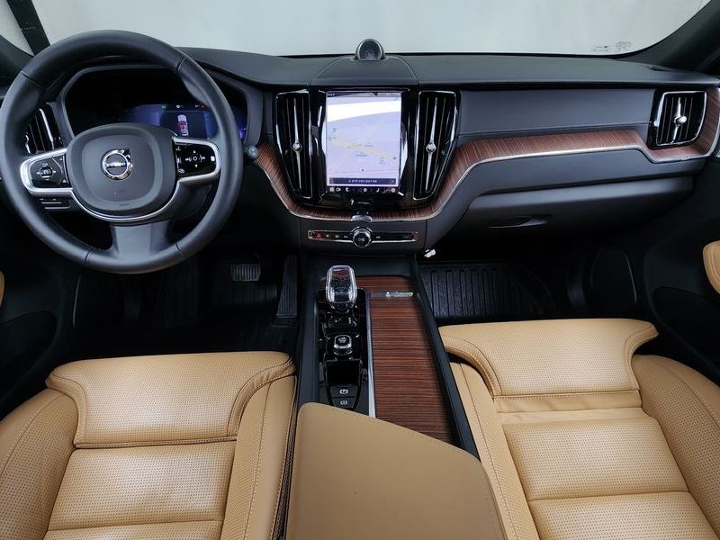 2025 Volvo XC60 T8 Ultra Bright photo 7