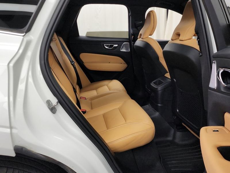 2025 Volvo XC60 T8 Ultra Bright photo 12