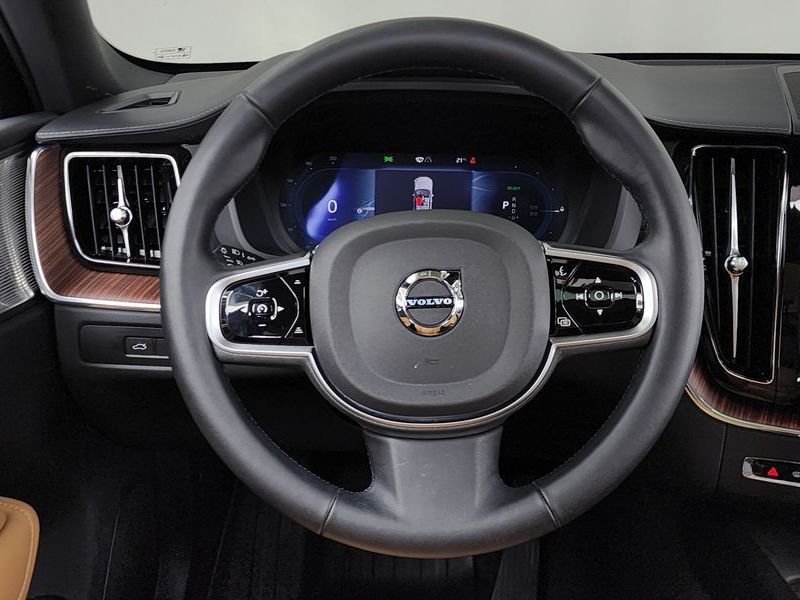 2025 Volvo XC60 T8 Ultra Bright photo 13