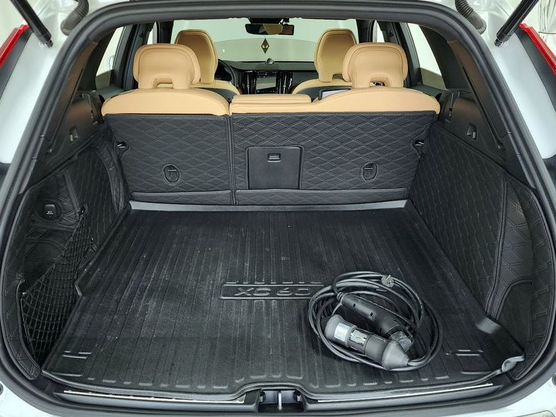 2025 Volvo XC60 T8 Ultra Bright photo 20