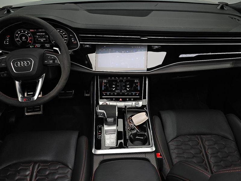 2025 Audi Q8 4.0 TFSI Quattro Performance photo 7